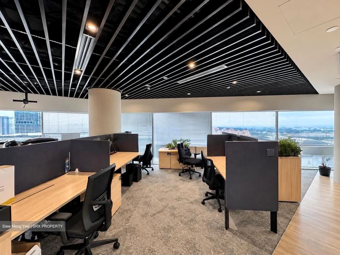Gateway East (D7), Office #622071081